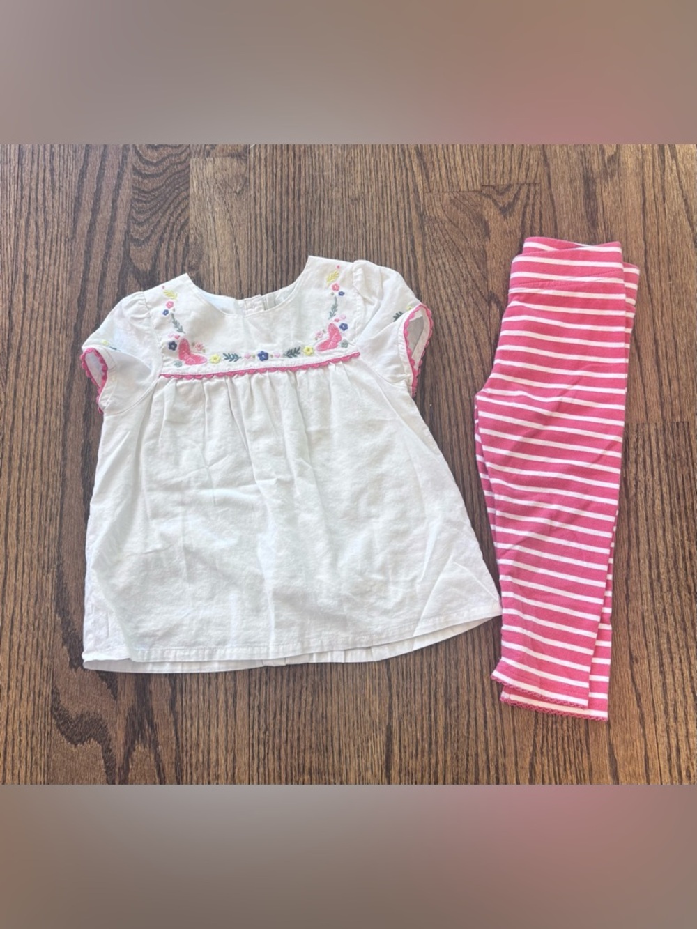 Baby Boden White Short Sleeve Embroidered Flower/Butterfly Top with Leggings